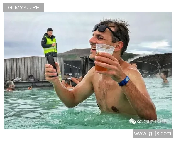 韩国足球明星综艺盛宴揭秘球场之外的精彩人生与幽默瞬间